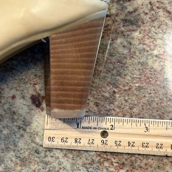 Stuart Weitzman  6M Leather  Gold W/Turquoise Medallion NWT  Spot On Toe - Picture 15 of 16